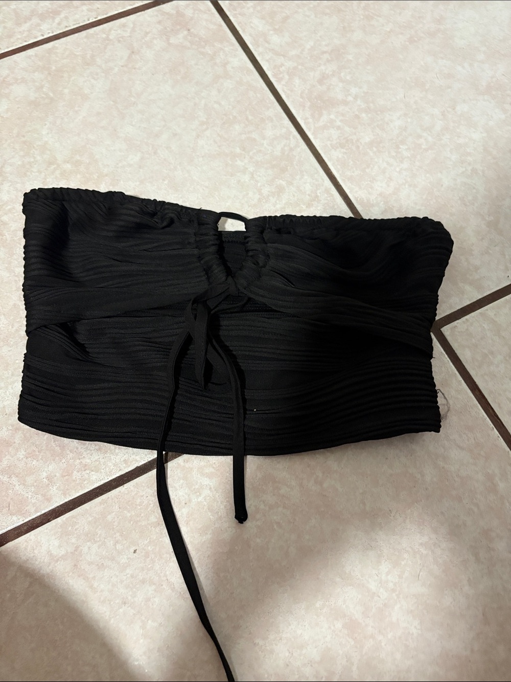 SHEIN Black Ribbed Strapless Crop Top with Front Tie